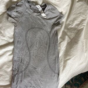 Lululemon swiftly tech striped size 0